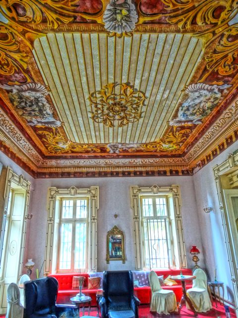 Loriet Hotel ceiling