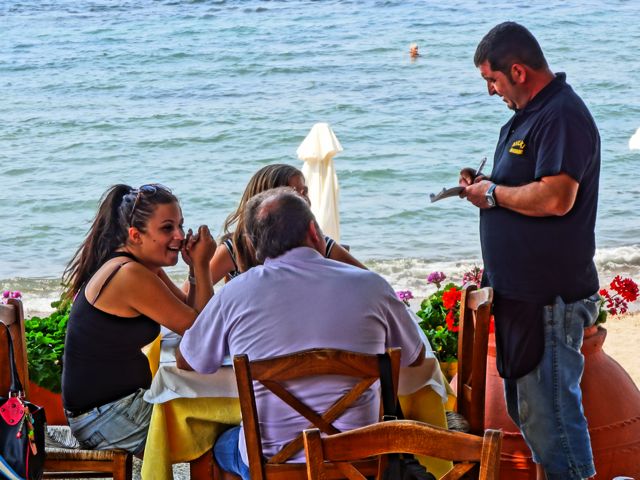 Avlaki Taverna, Petra, Lesvos